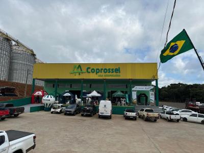 Loja Agropecuária Coprossel celebra 1º ano em Laranjeiras do Sul